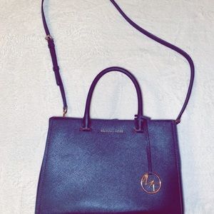 More of a colorful purse kind of girl